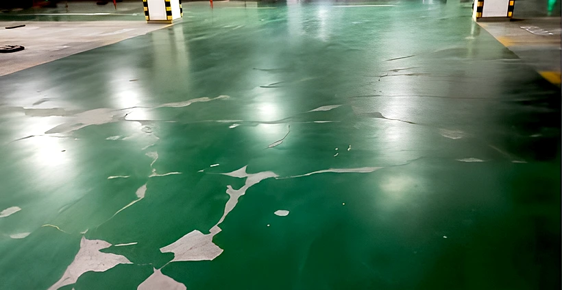Sàn epoxy công nghiệp bị bong tróc và xuống cấp cần sửa chữa và sơn lại